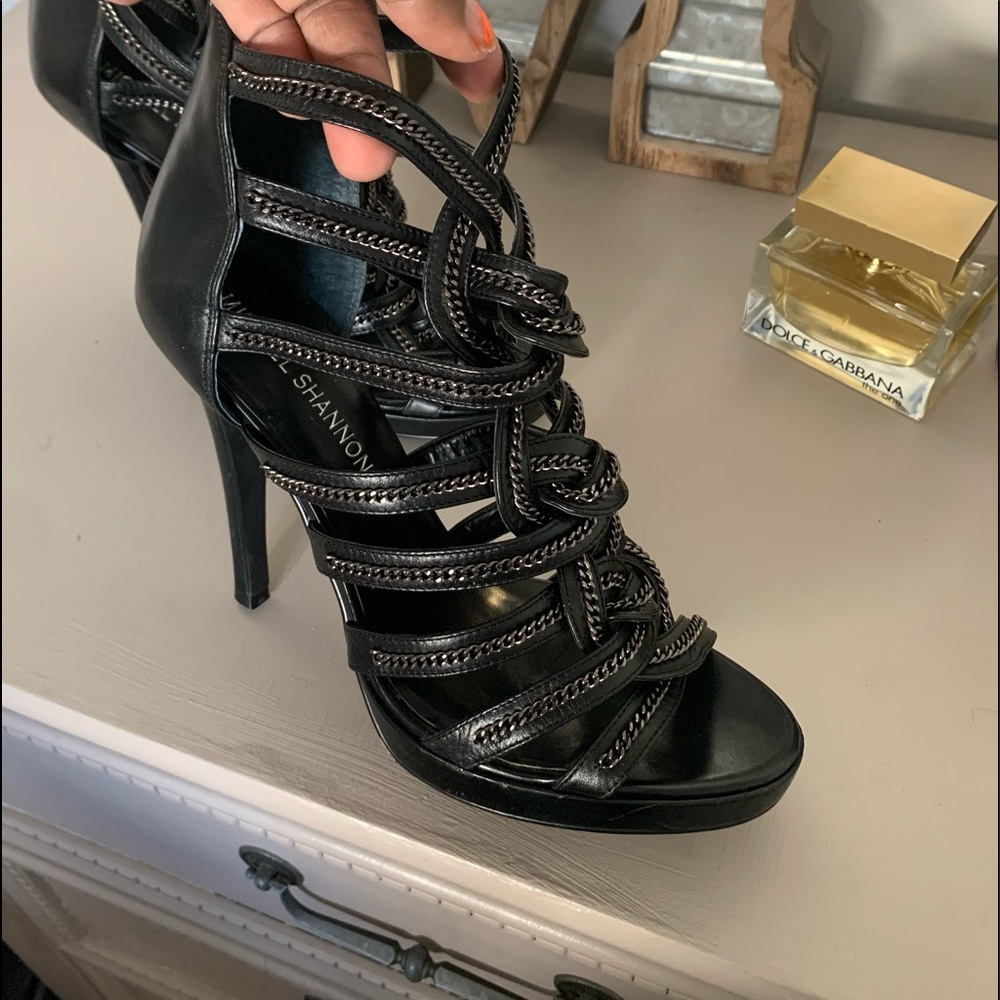 ‼️🔥👠Black stilettos w/Chain details